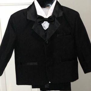 2t black tuxedo